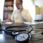 Législatives 2024 : La dangereuse suppression de l’Aide médicale d’État
          L’Aide médicale d’État est l’un des points de clivage de la campagne électorale. L’AME est le dispositif qui permet le remboursement des frais de santé des personnes sans-papiers. Les experts en santé publique alertent sur son éventuelle suppression.