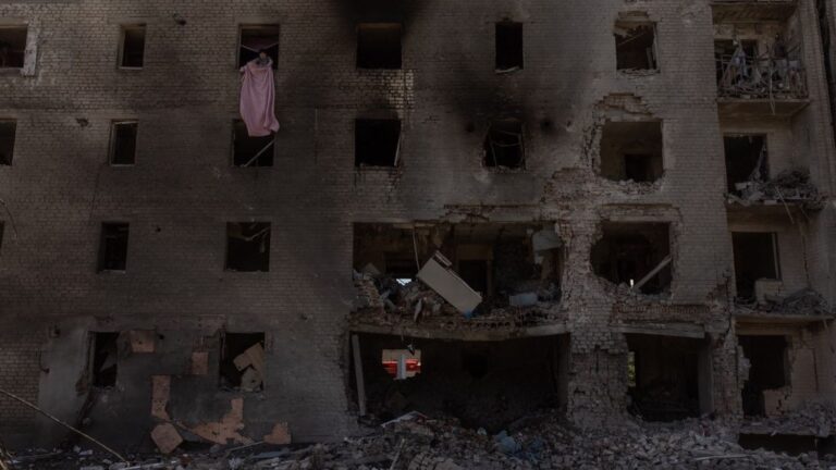 Russie revendique la prise de village Tchigari en Ukraine, progression lente vers Donetsk