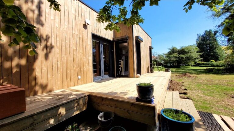 Construire un Studio de Jardin à Bordeaux : Ton Guide Pas à Pas pour Réussir