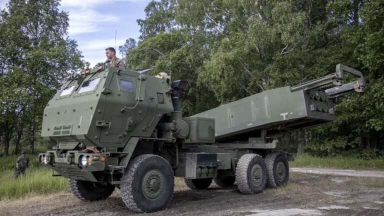 Guerre Ukraine-Russie : Kiev déclare "renforcer" ses positions dans la région russe de Koursk
          "Le général Syrsky a fait état du renforcement des positions de nos forces dans la région de Koursk et de l'extension du territoire stabilisé", a déclaré samedi le président ukrainien, Volodymyr Zelensky.