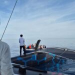 "Il y a des personnes à la dérive aux yeux de tous" : le skipper Thibaut Vauchel-Camus raconte comment il est venu en aide à une embarcation de migrants en Méditerranée
          Thibaut Vauchel-Camus, vainqueur de la dernière Transat Jacques-Vabre, a porté secours à des migrants à la dérive alors qu'il convoyait entre le Maroc et la France